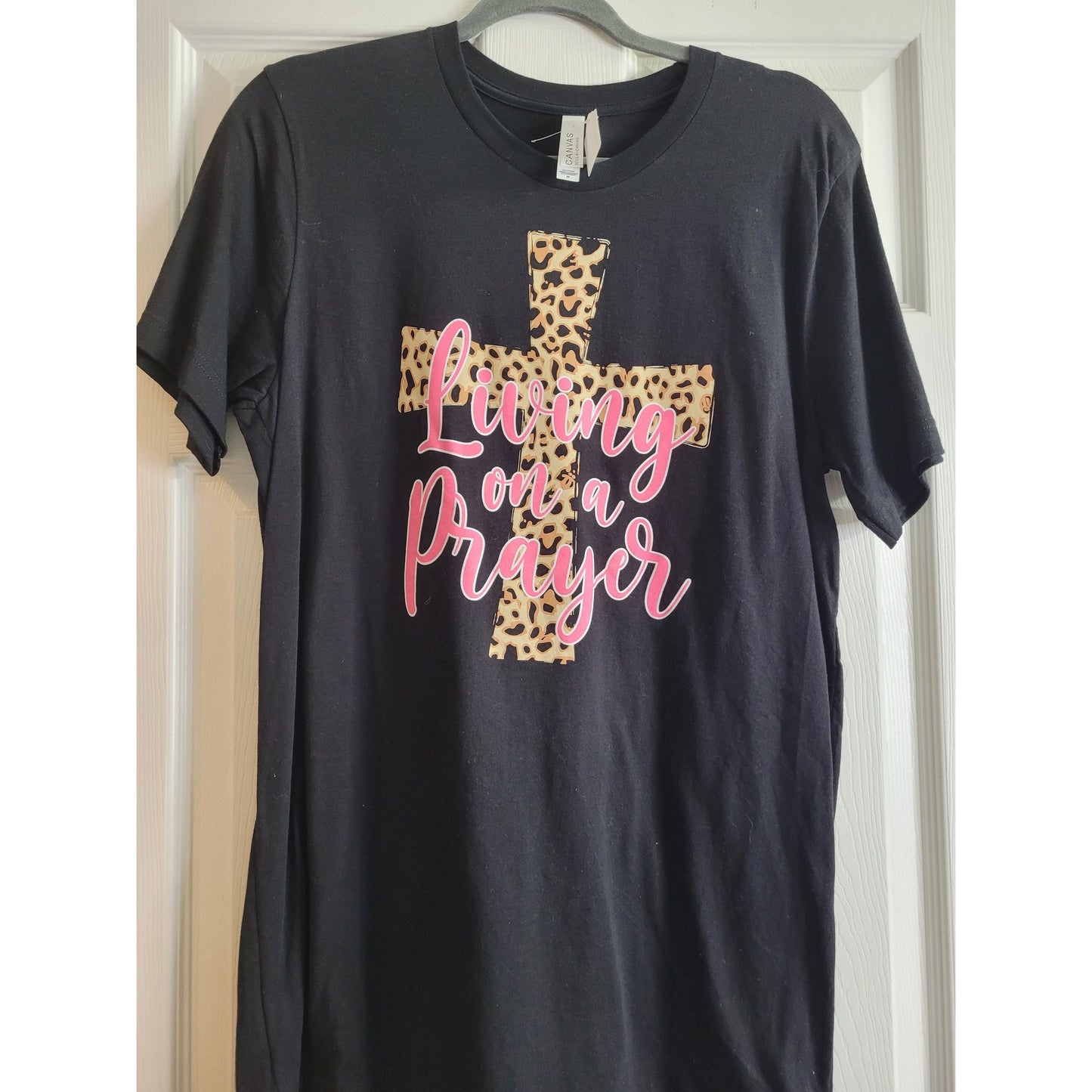 Graphic tee living on a prayer