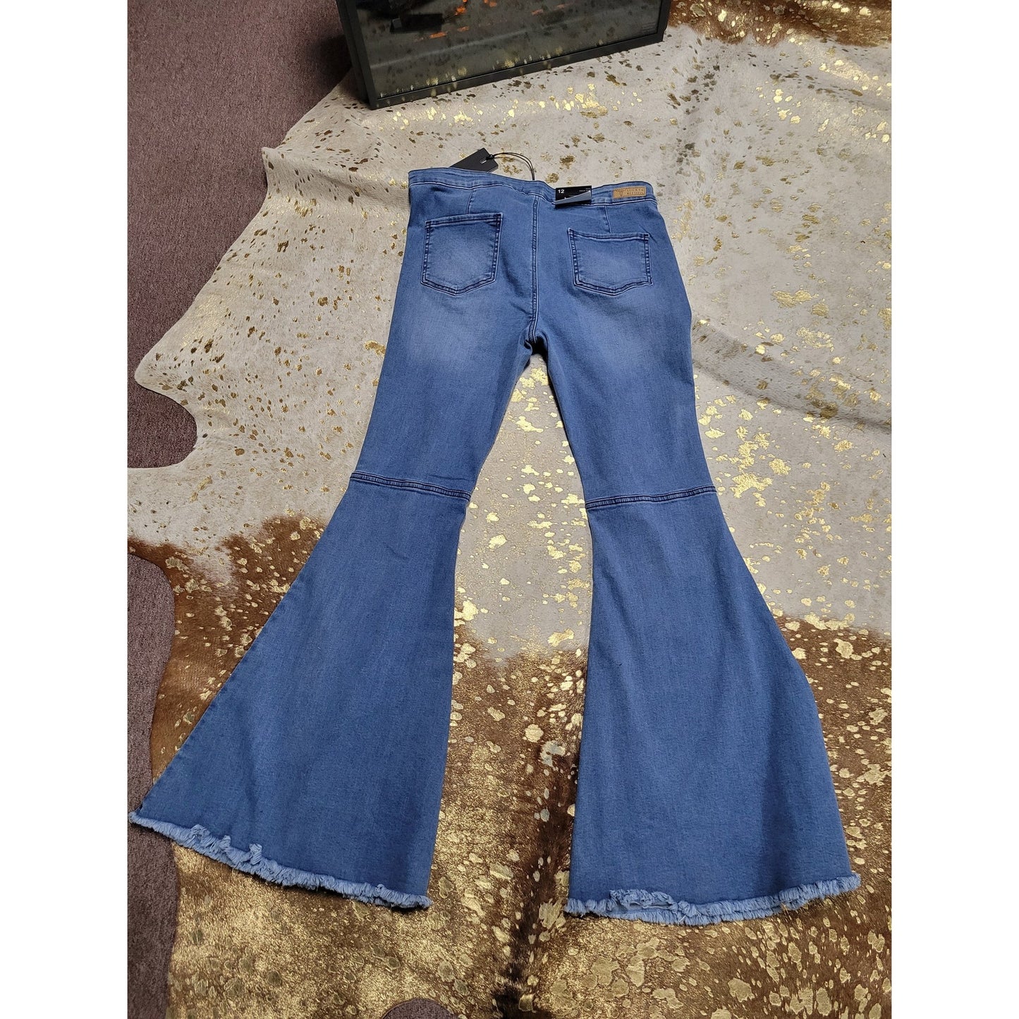 L&B DISTRESSED FLAIR JEANS