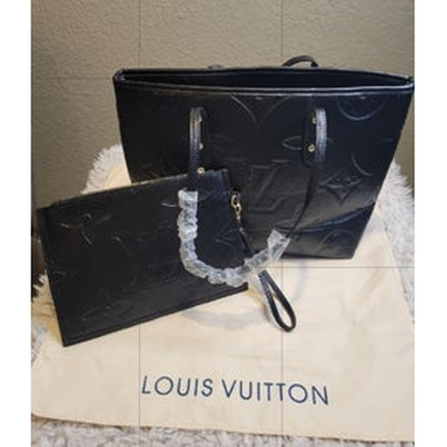 EMBOSSED MONO BLACK NF
