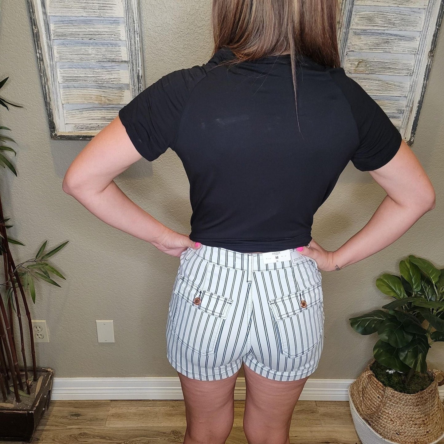 WHITE SHORTS W/ BLUE STRIPES JUDY BLUES