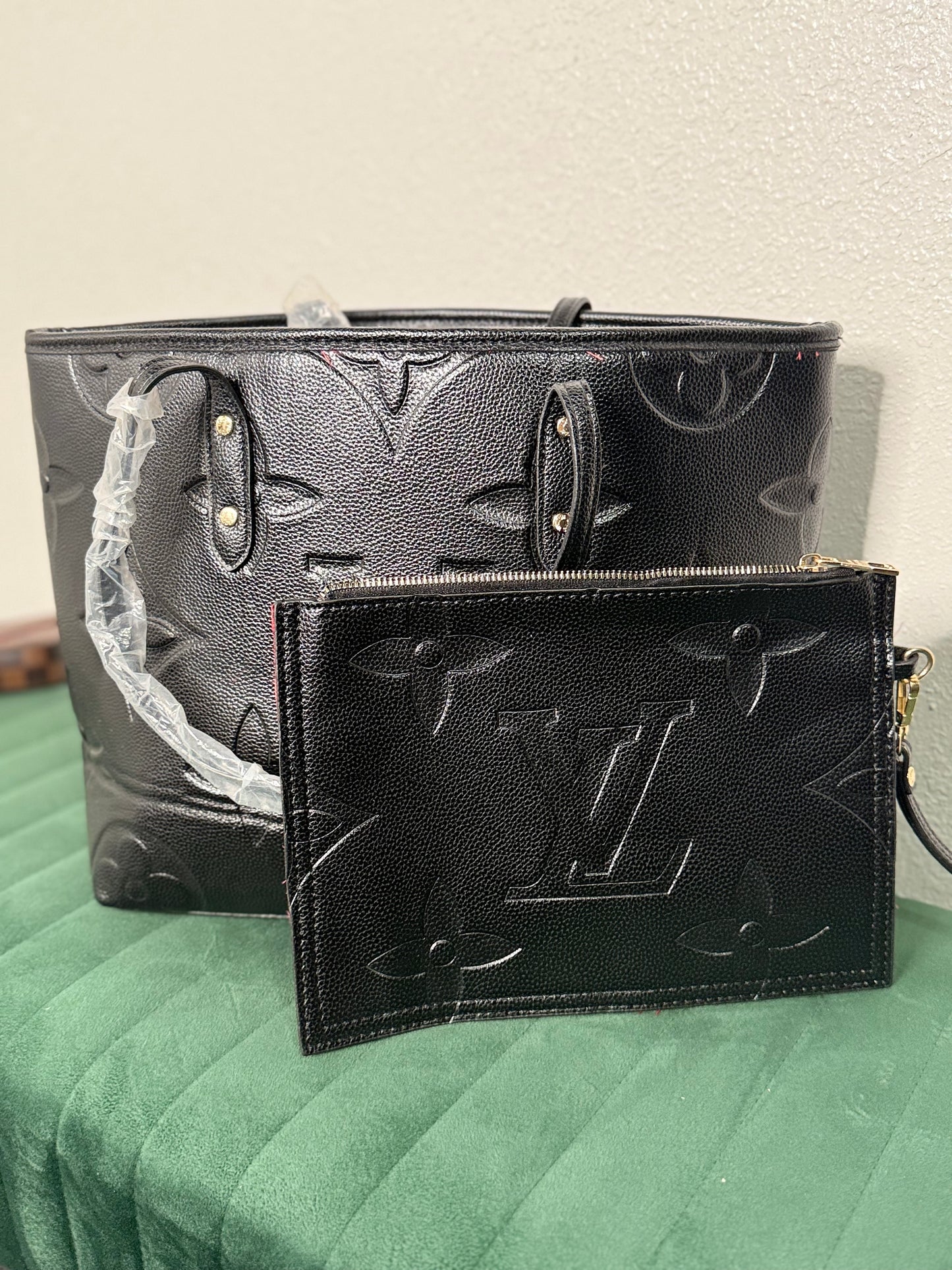 BLACK NEVERFULL AND WRISLET PURSE