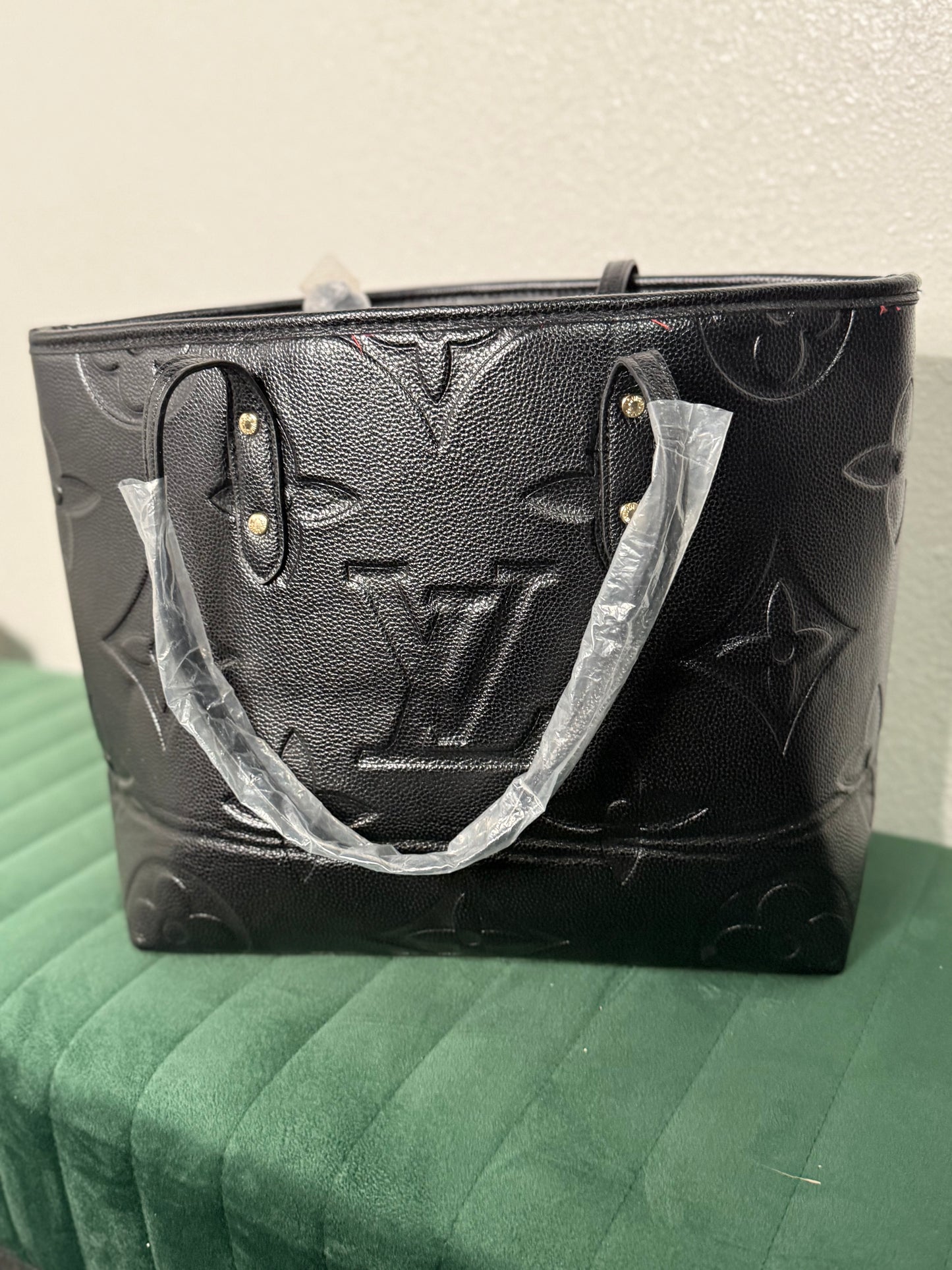 BLACK NEVERFULL AND WRISLET PURSE