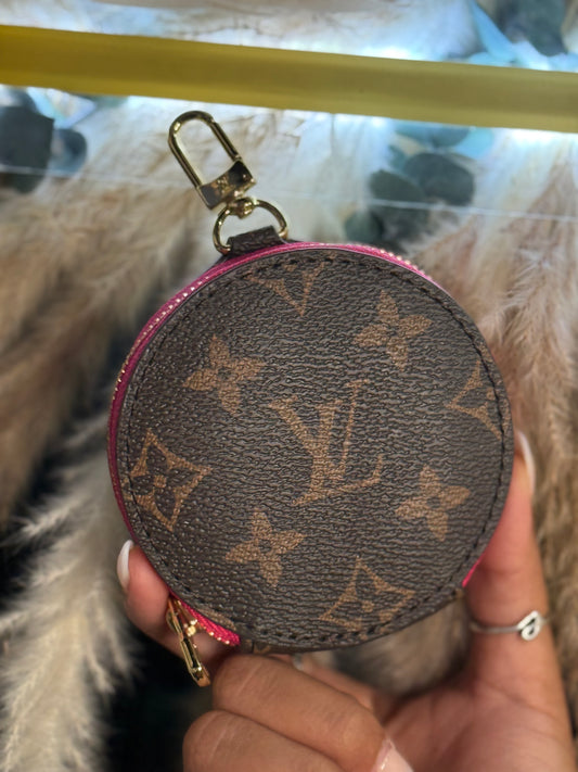 LV CLIP ON COIN POUCH